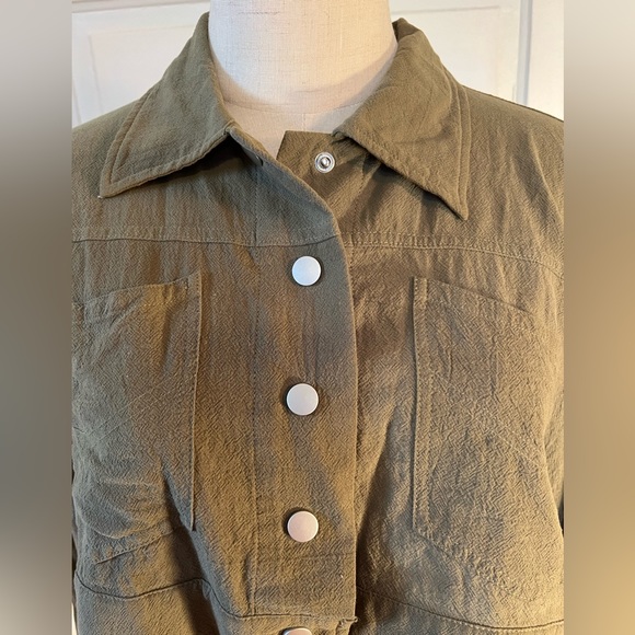EE Some Army Green Snap Cropped Juniors Jacket Boutique S/M - Picture 3 of 10